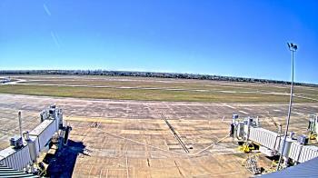 Weather camera view of Lake Charles Rgnl Arpt terminal bldg.