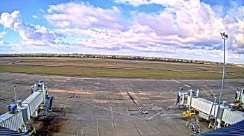 Weather camera view of Lake Charles Rgnl Arpt terminal bldg.