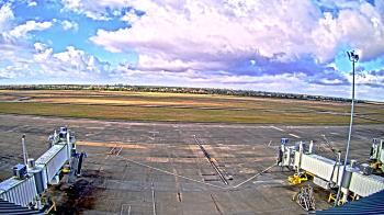 Weather camera view of Lake Charles Rgnl Arpt terminal bldg.