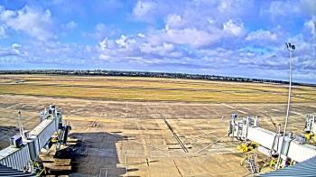 Weather camera view of Lake Charles Rgnl Arpt terminal bldg.