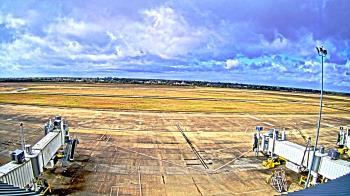 Weather camera view of Lake Charles Rgnl Arpt terminal bldg.