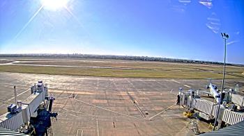 Weather camera view of Lake Charles Rgnl Arpt terminal bldg.