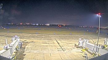Weather camera view of Lake Charles Rgnl Arpt terminal bldg.