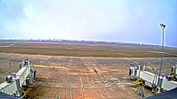 Weather camera view of Lake Charles Rgnl Arpt terminal bldg.