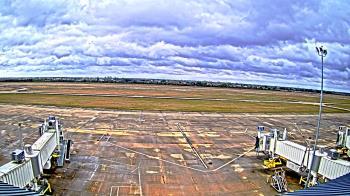 Weather camera view of Lake Charles Rgnl Arpt terminal bldg.
