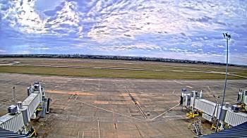 Weather camera view of Lake Charles Rgnl Arpt terminal bldg.