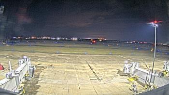 Weather camera view of Lake Charles Rgnl Arpt terminal bldg.