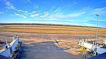 Weather camera view of Lake Charles Rgnl Arpt terminal bldg.