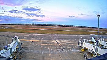 Weather camera view of Lake Charles Rgnl Arpt terminal bldg.