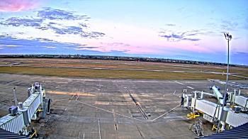 Weather camera view of Lake Charles Rgnl Arpt terminal bldg.