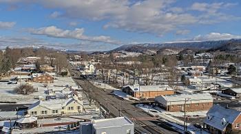 Weather camera view of Russell County Courthouse.