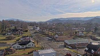 Weather camera view of Russell County Courthouse.