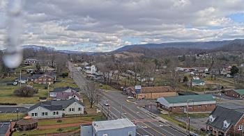 Weather camera view of Russell County Courthouse.