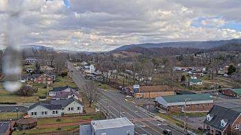 Weather camera view of Russell County Courthouse.
