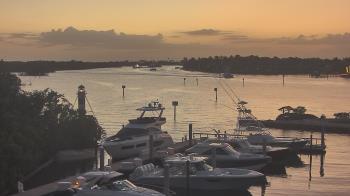 Weather camera view of Hamilton Harbor Yacht Club.
