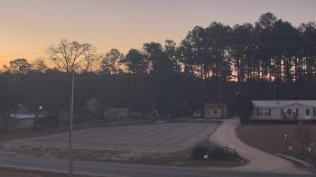 Weather camera view of Overshot NC.