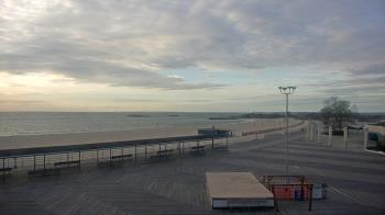 Weather camera view of Ocean Beach Park.