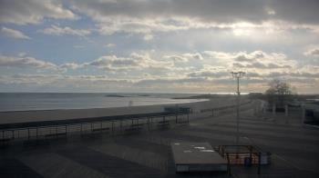 Weather camera view of Ocean Beach Park.