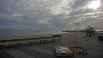 Weather camera view of Ocean Beach Park.