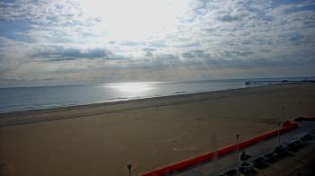 Weather camera view of Plim Plaza Hotel.