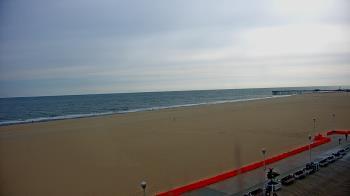 Weather camera view of Plim Plaza Hotel.