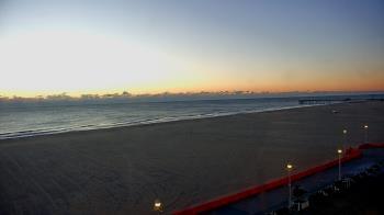 Weather camera view of Plim Plaza Hotel.