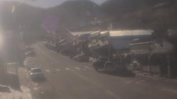 Weather camera view of Overland Hotel.