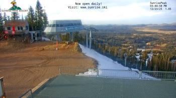 Weather camera view of Sunrise Park Resort 10650 ft elev.