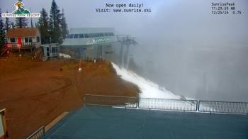 Weather camera view of Sunrise Park Resort 10650 ft elev.