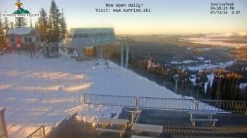 Weather camera view of Sunrise Park Resort 10650 ft elev.