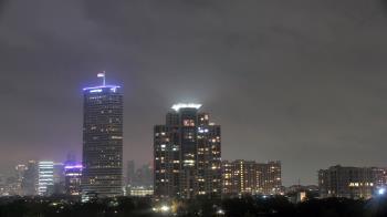 Weather camera view of St Thomas High School.