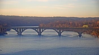 Weather camera view of The Watergate Hotel.