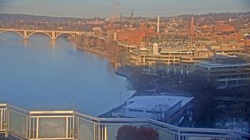 Weather camera view of The Watergate Hotel.