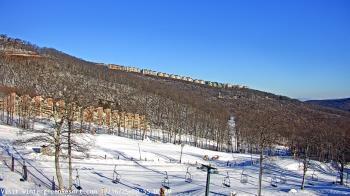 Weather camera view of Wintergreen Mtn. at 3600 ft. elev..