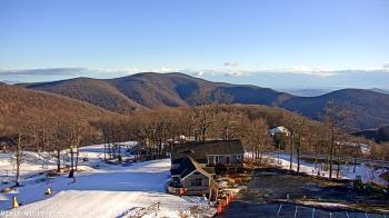 Weather camera view of Wintergreen Mtn. at 3600 ft. elev..