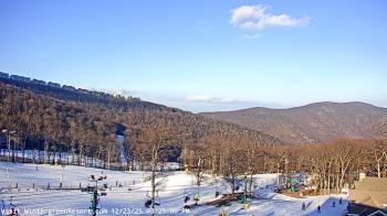 Weather camera view of Wintergreen Mtn. at 3600 ft. elev..