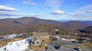 Weather camera view of Wintergreen Mtn. at 3600 ft. elev..