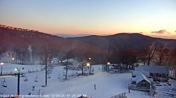 Weather camera view of Wintergreen Mtn. at 3600 ft. elev..