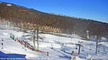 Weather camera view of Wintergreen Mtn. at 3600 ft. elev..