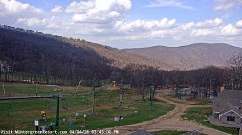 Weather camera view of Wintergreen Mtn. at 3600 ft. elev..