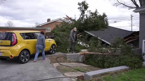 Tornado hits Tennessee homes