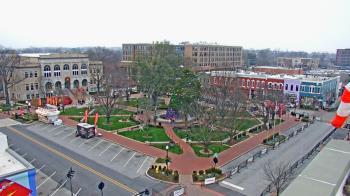 Weather camera view of Walton�s 5 & 10.