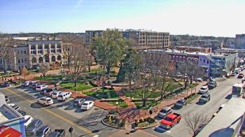 Weather camera view of Walton�s 5 & 10.