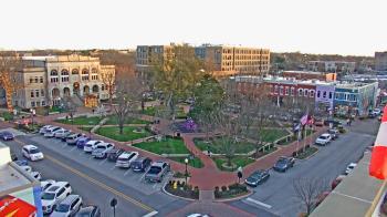 Weather camera view of Walton�s 5 & 10.