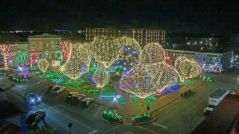 Weather camera view of Walton�s 5 & 10.