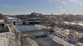 Weather camera view of City of Elgin.