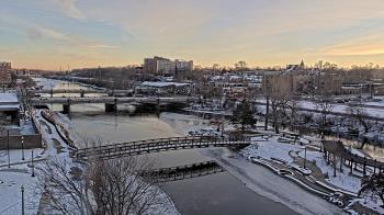 Weather camera view of City of Elgin.