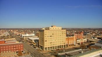 Weather camera view of First National Bank-Hutchinson.