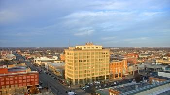 Weather camera view of First National Bank-Hutchinson.