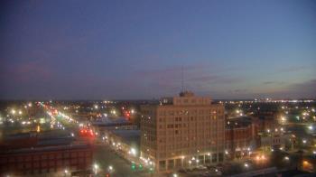 Weather camera view of First National Bank-Hutchinson.